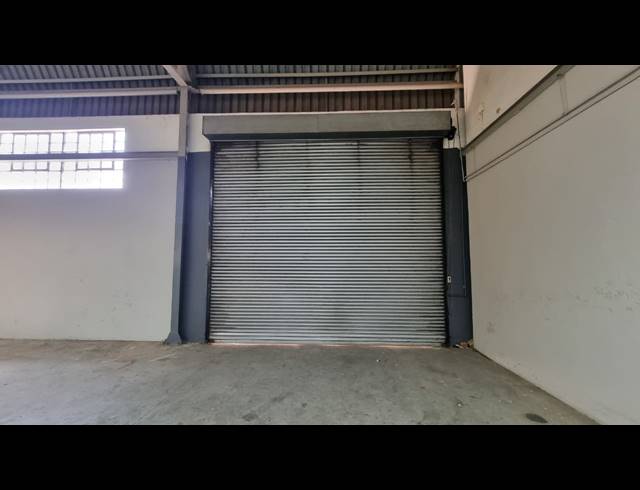 734M² WAREHOUSE TO LET IN JET PARK